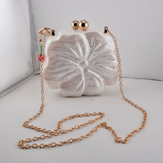Eloise in Pearl